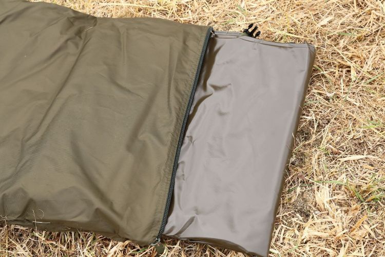 Picture of Fox R-Series 1 Man XL Camo Bivvy incl Inner Dom